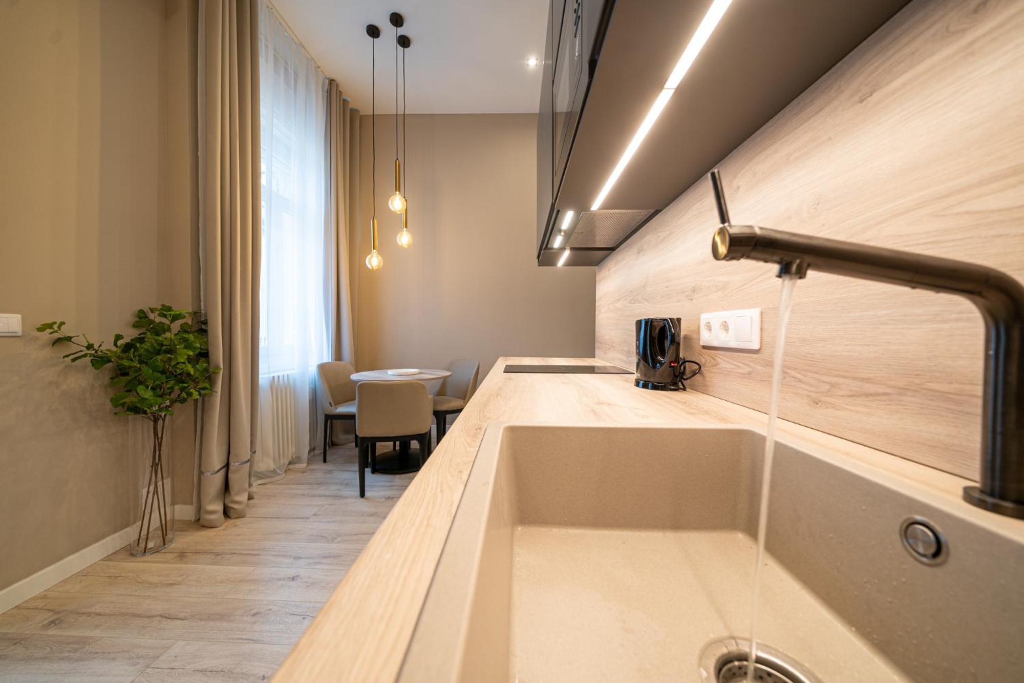 Karoly Boutique Suites, Best Location By Bqa Budapest Kültér fotó